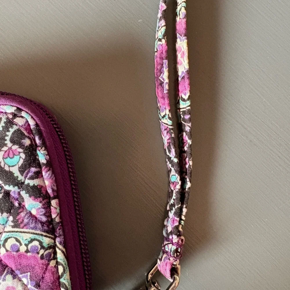 Elegant Floral Vera Bradley Women's Wallet - Picture 4 of 7